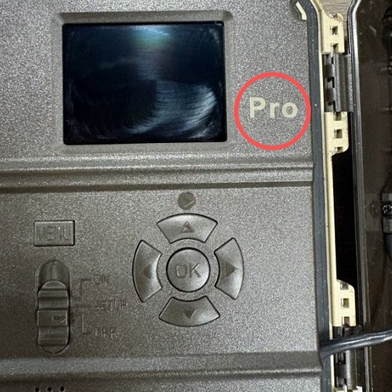 Falsche Kamera: die Pro-Version mit der Aufschrift „Pro" rechts neben dem Display